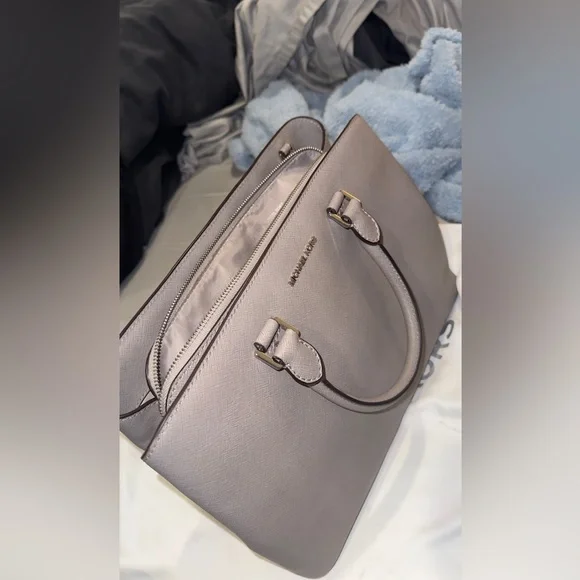 NWT Micheal Kors Savannah Large Saffiano Leather Satchel  (Pearl Grey) - Picture 2 of 12